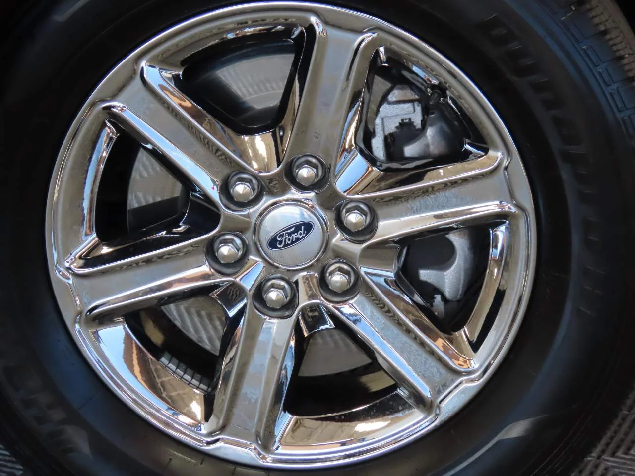 Used 2024 Rapid Red Metallic Tinted Clearcoat Ford XLT Crew Cab image 9