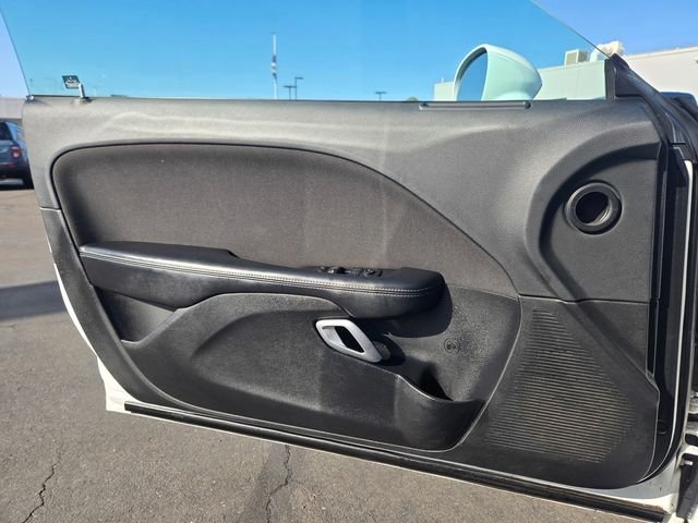 Used 2019 White Dodge SXT image 12