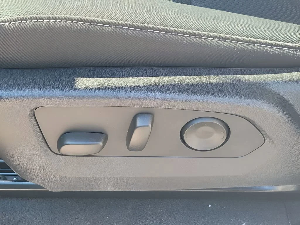 New 2026 Sterling Metallic GMC Elevation image 29