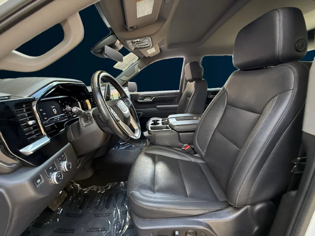 Used 2025 White GMC SLT image 10