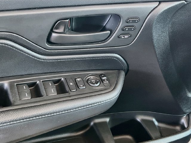 Used 2024  Honda Sport image 13