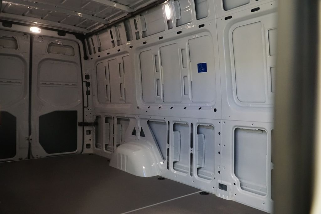 New 2025 Arctic+White Mercedes-Benz Cargo 170 WB image 9