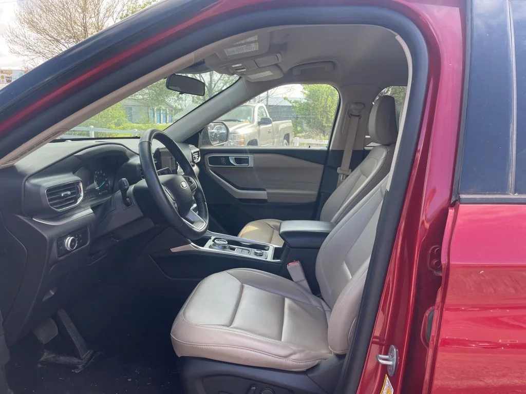 Used 2023 Red Ford XLT image 16