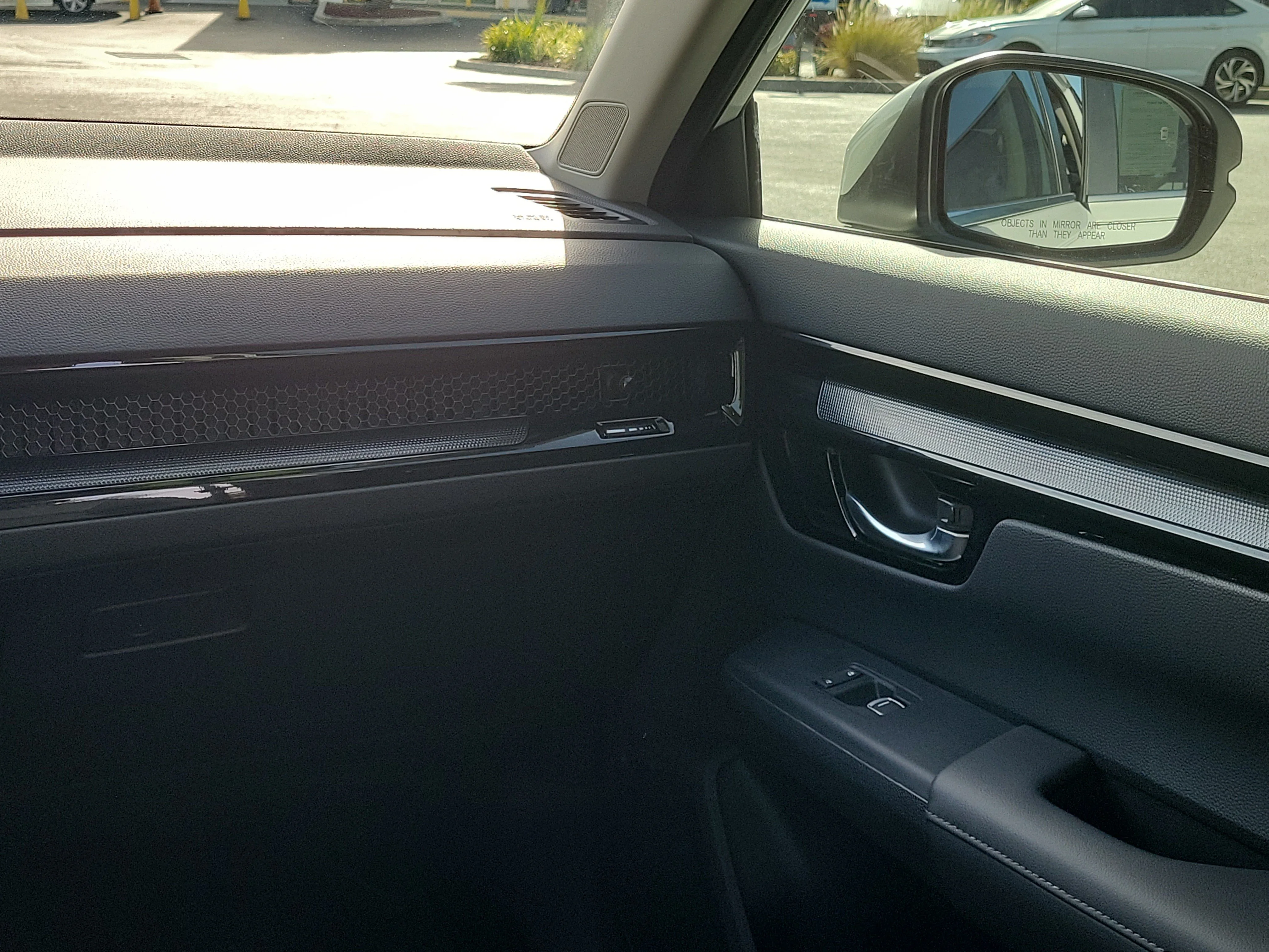 Certified Used 2024 Platinum White Pearl Honda EX-L image 4