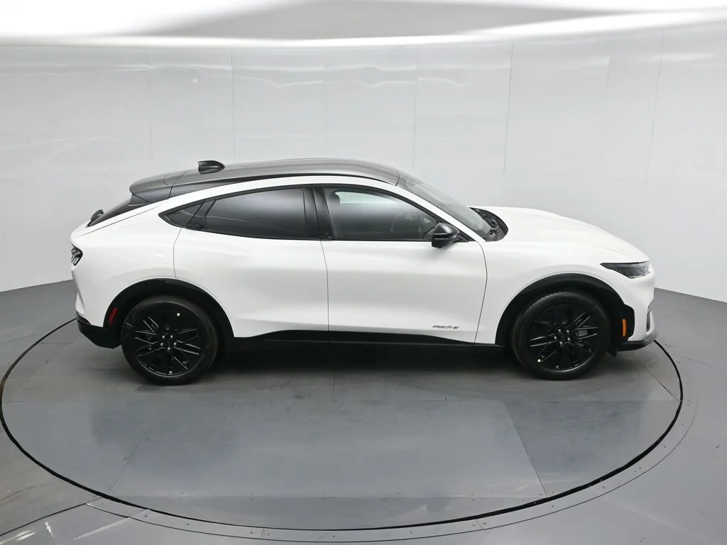 New 2026 Star White Metallic Tri-coat Ford Premium image 38