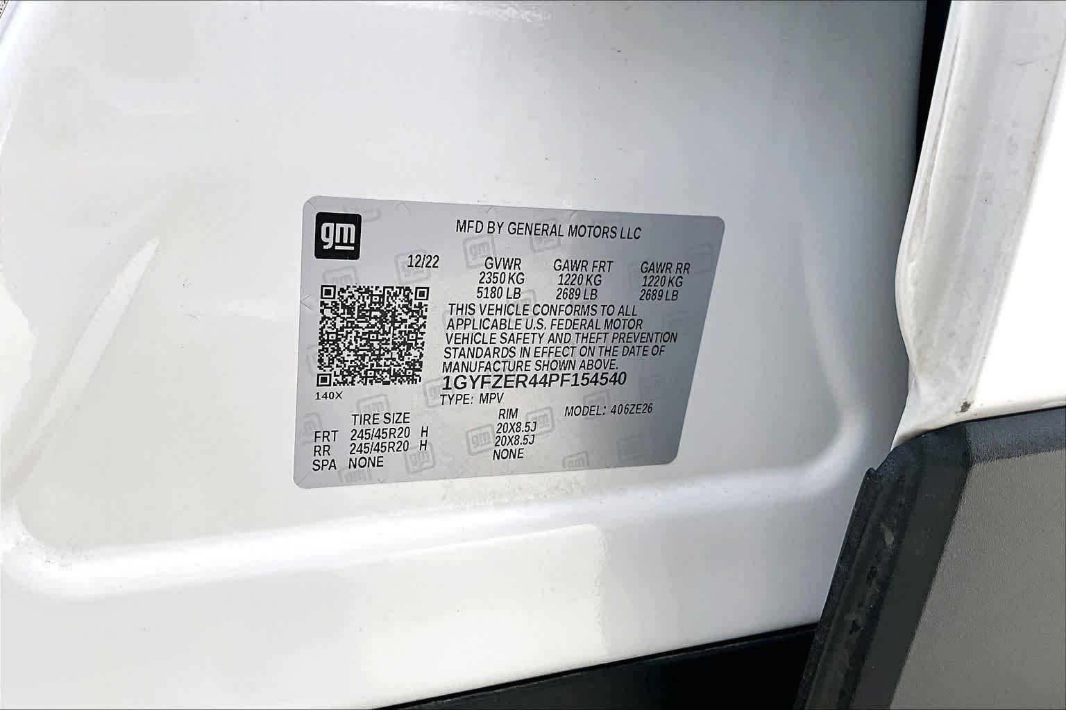 Used 2023 Crystal White Tricoat Cadillac FWD Sport image 33