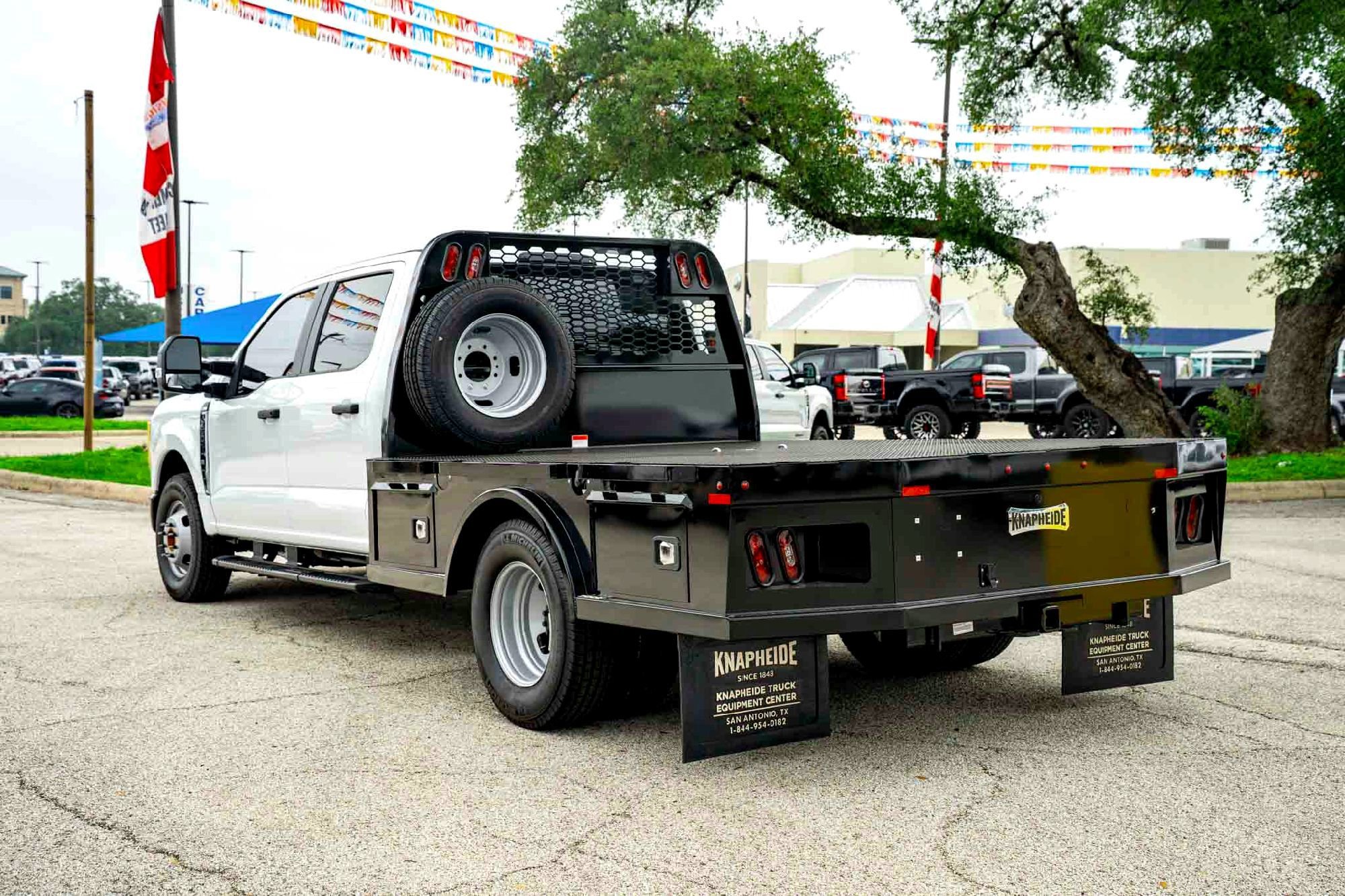 New 2026 Oxford White Ford XL image 5