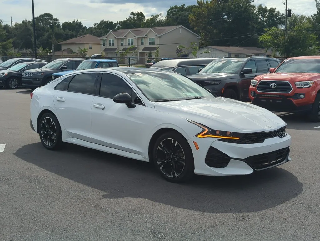 Used 2023 White Kia GT-Line image 9