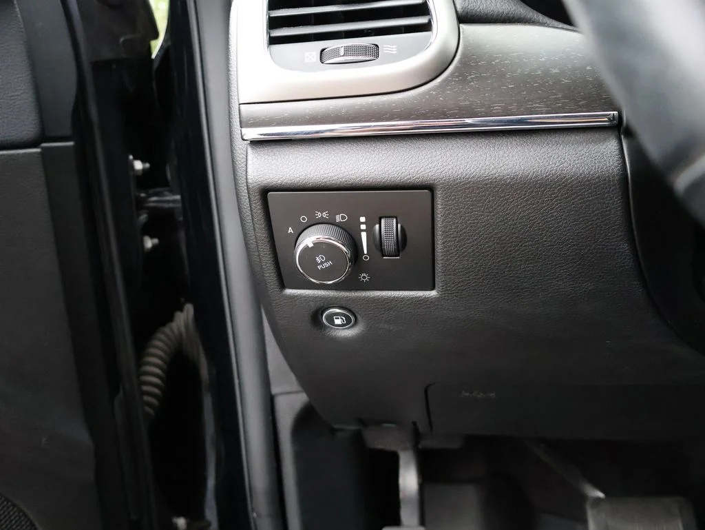 Used 2018 Black Jeep Limited image 34