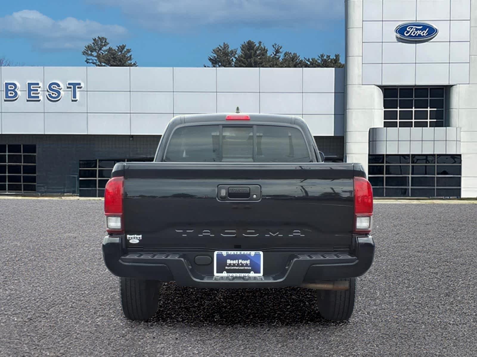 Used 2022 Midnight Black Metallic Toyota SR image 5