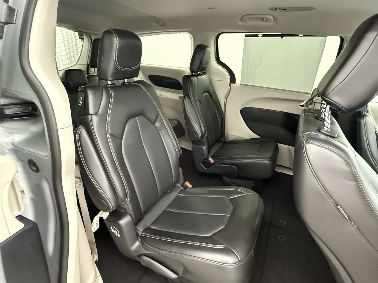 Used 2024 SILVER Chrysler Touring L image 39