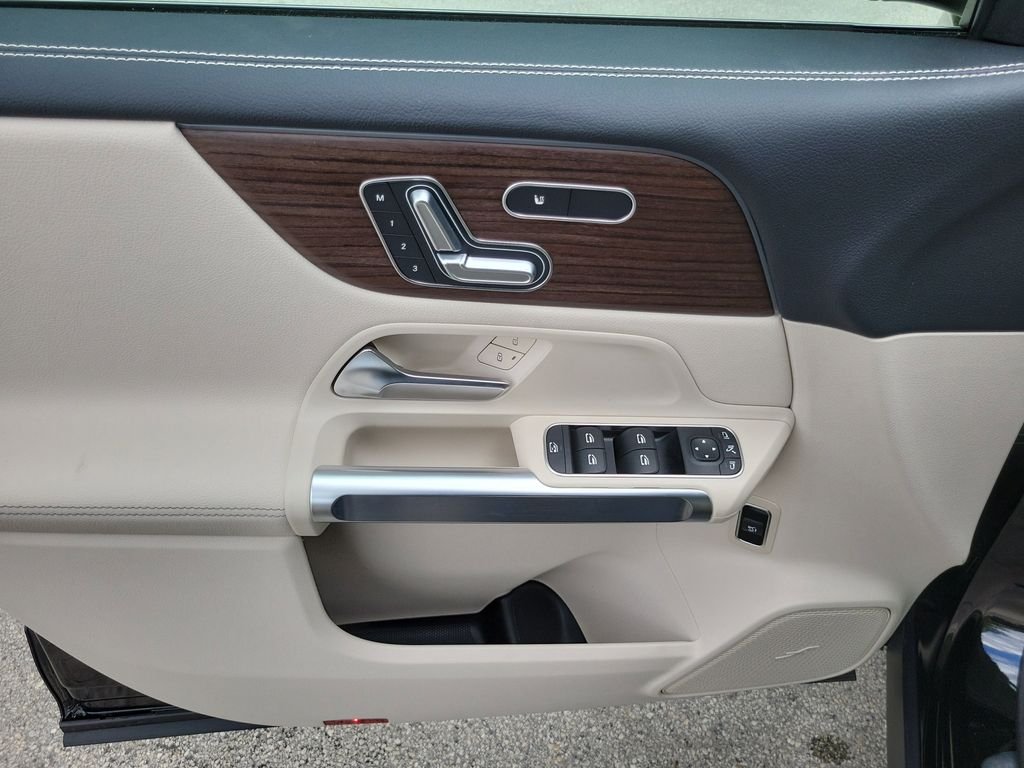 New 2026 Night Black Mercedes-Benz GLB 250 image 19