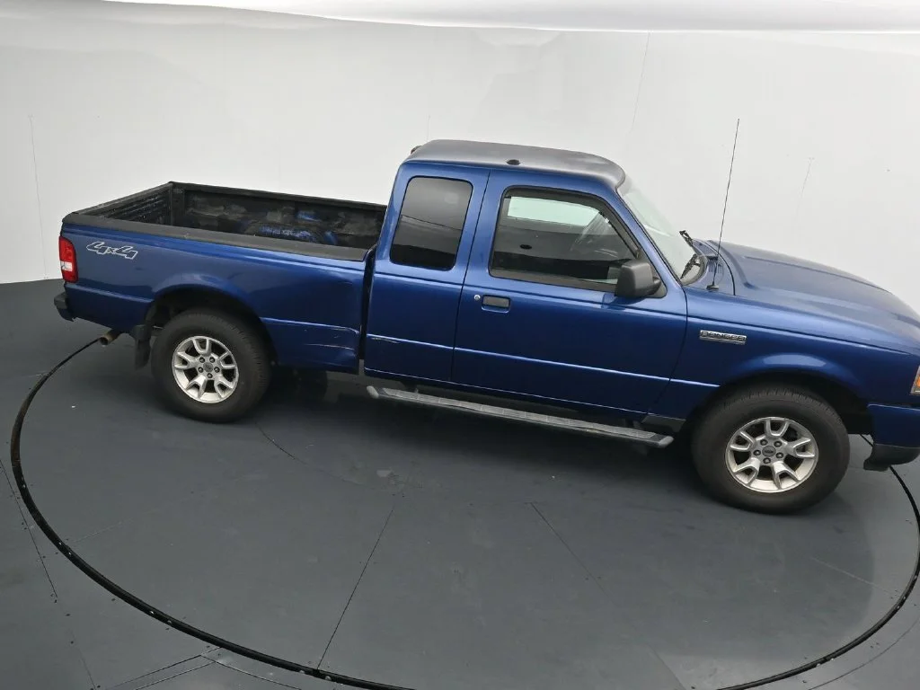 Used 2011 Blue Ford XLT image 16
