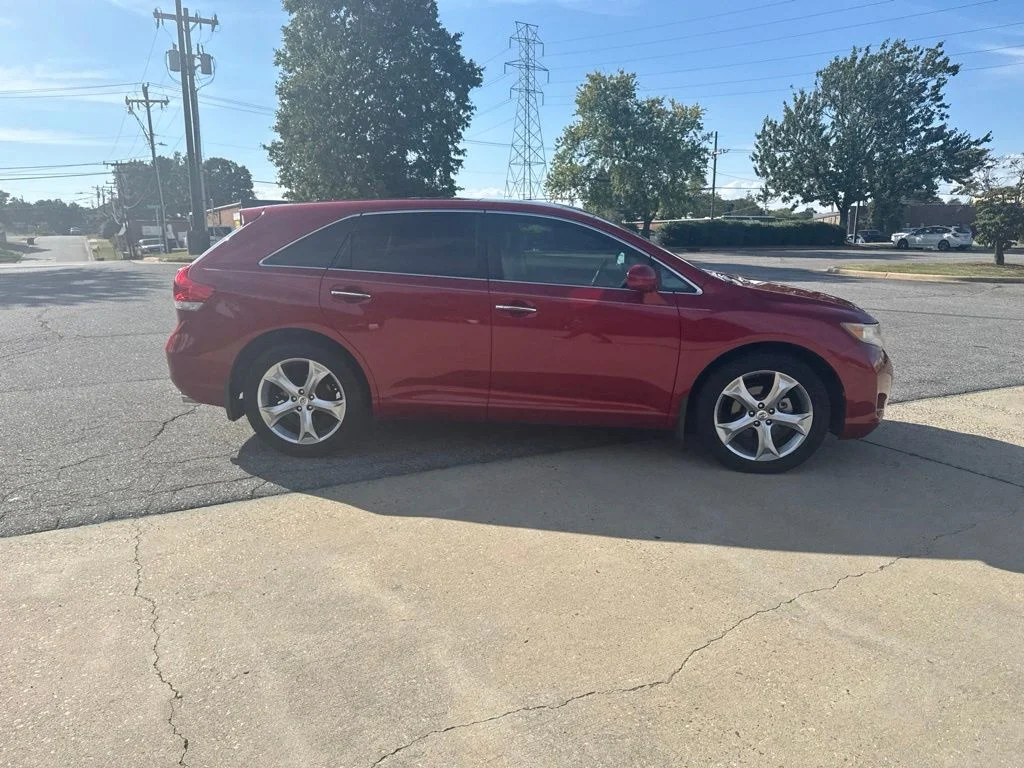 Used 2009 Red Toyota Base image 8