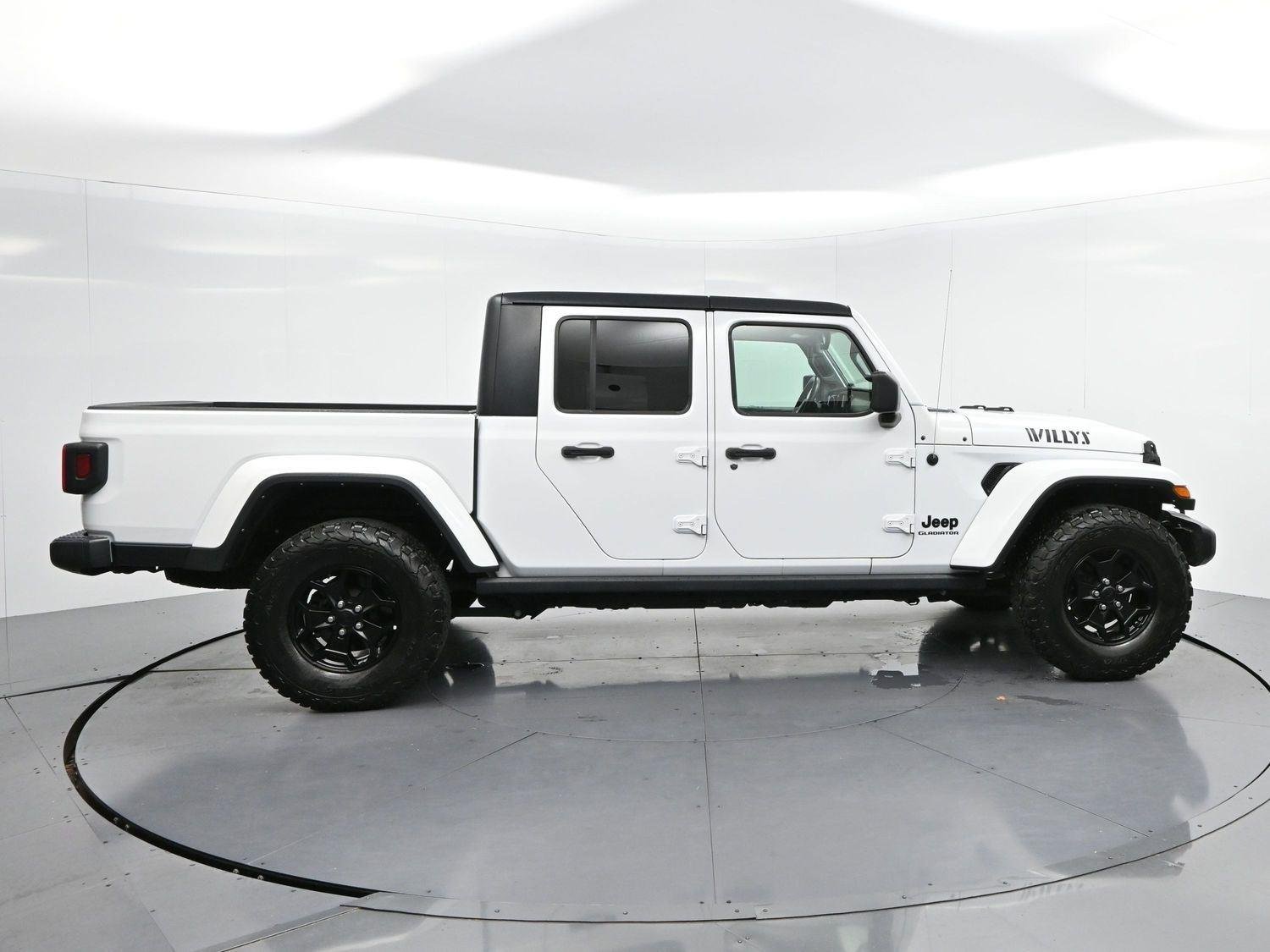 Used 2022 White Jeep Willys image 8
