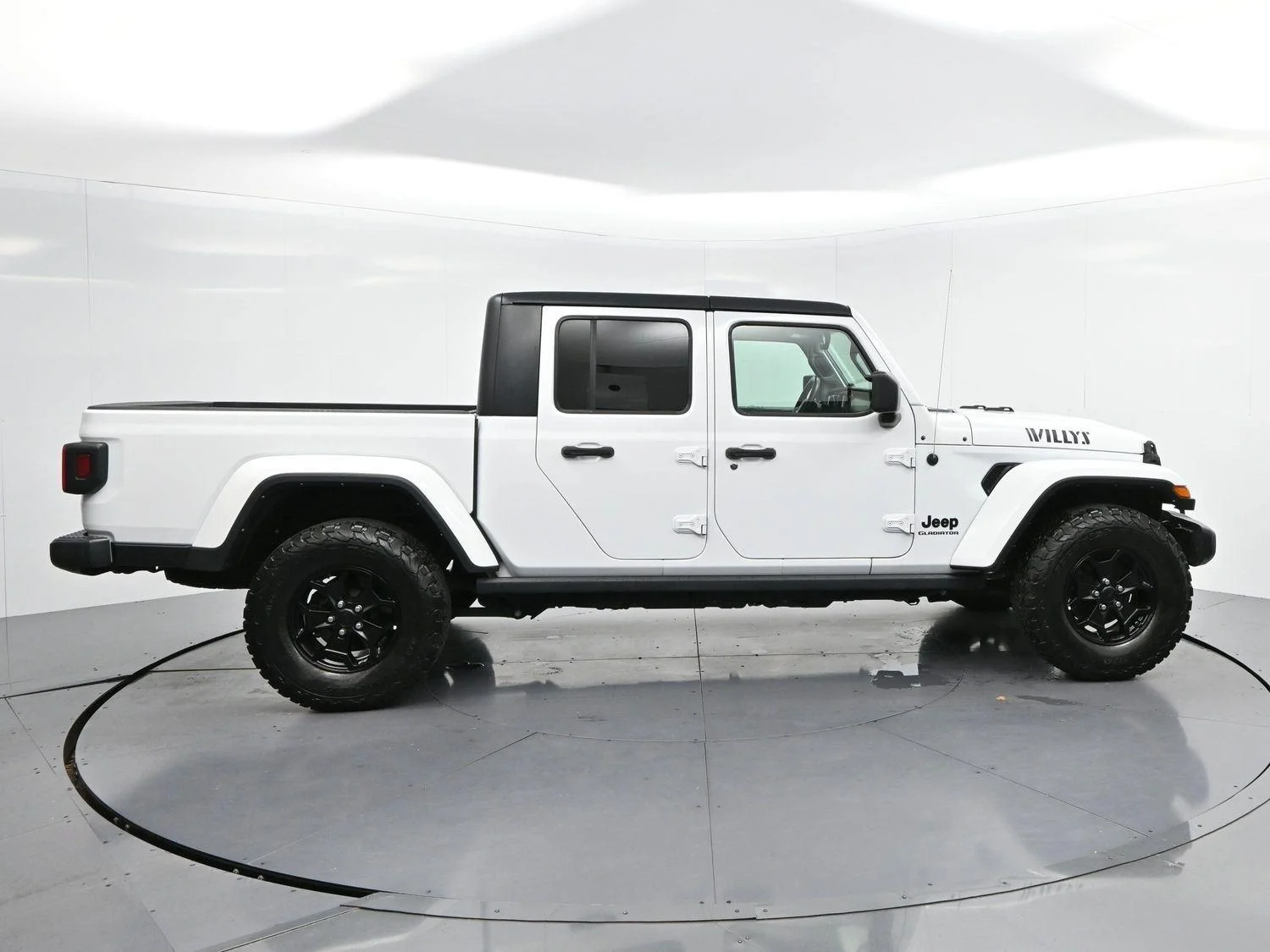 Used 2022 White Jeep Willys image 8