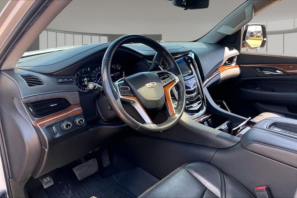 Used 2019 Silver Cadillac Luxury image 13