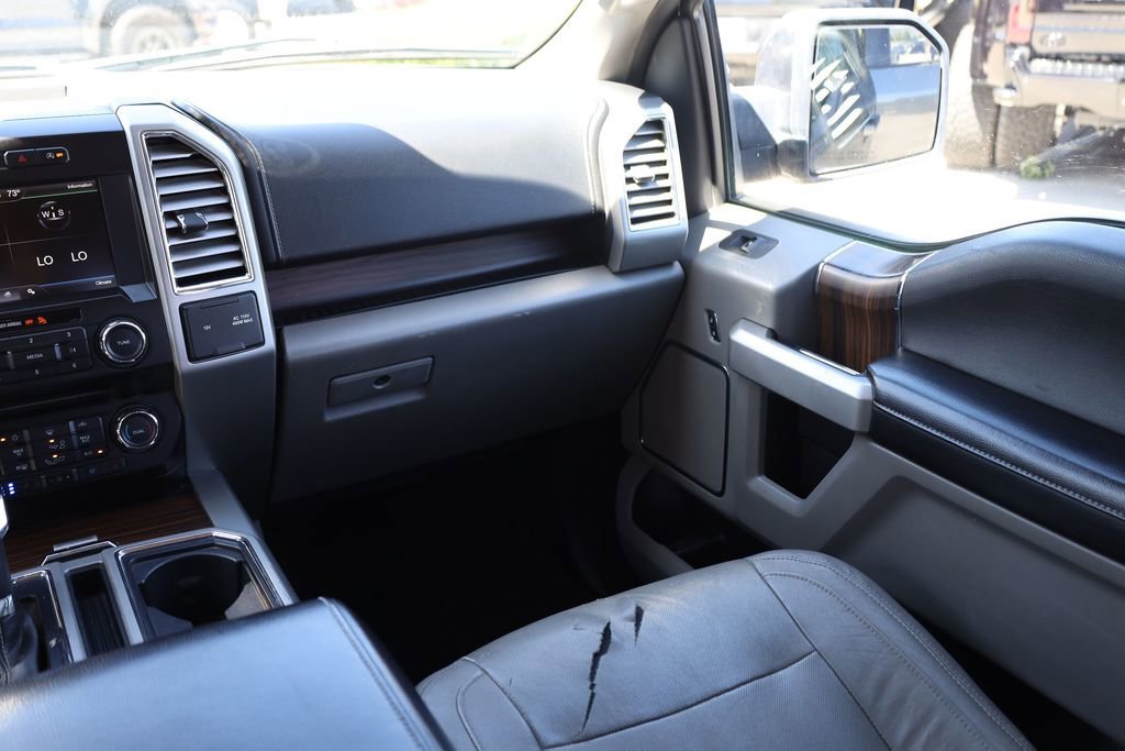 Used 2015 Magnetic Metallic Ford Lariat image 22