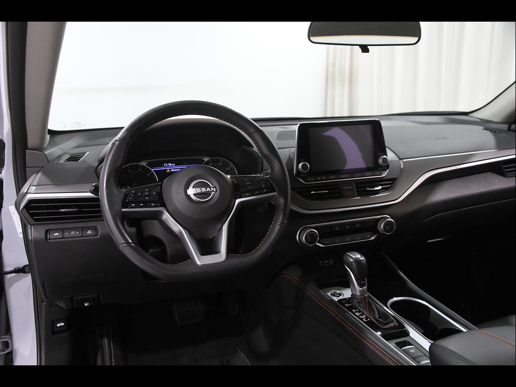 2025 Nissan Altima SR - Photo 6