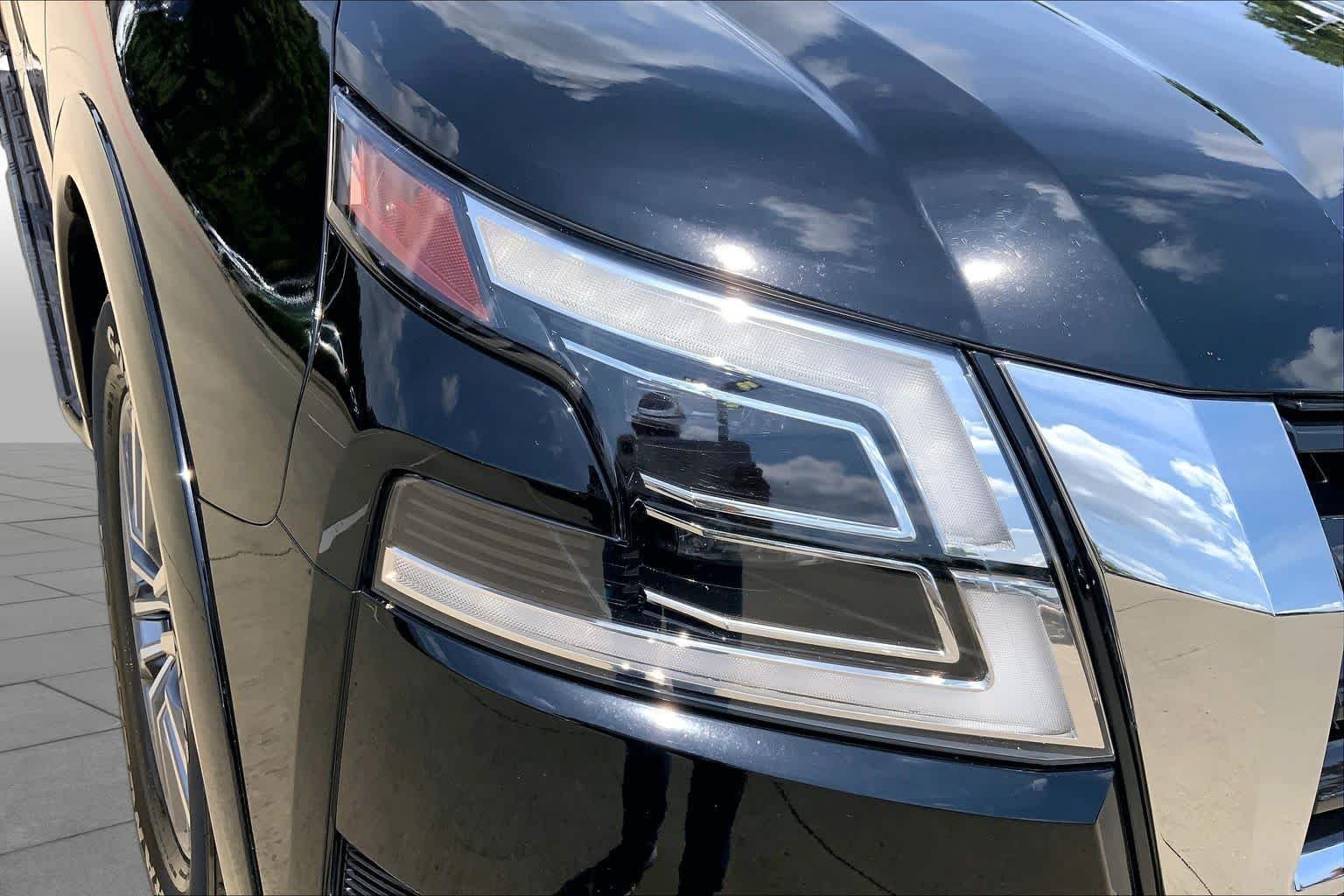 Used 2023 Super Black Nissan SL image 37