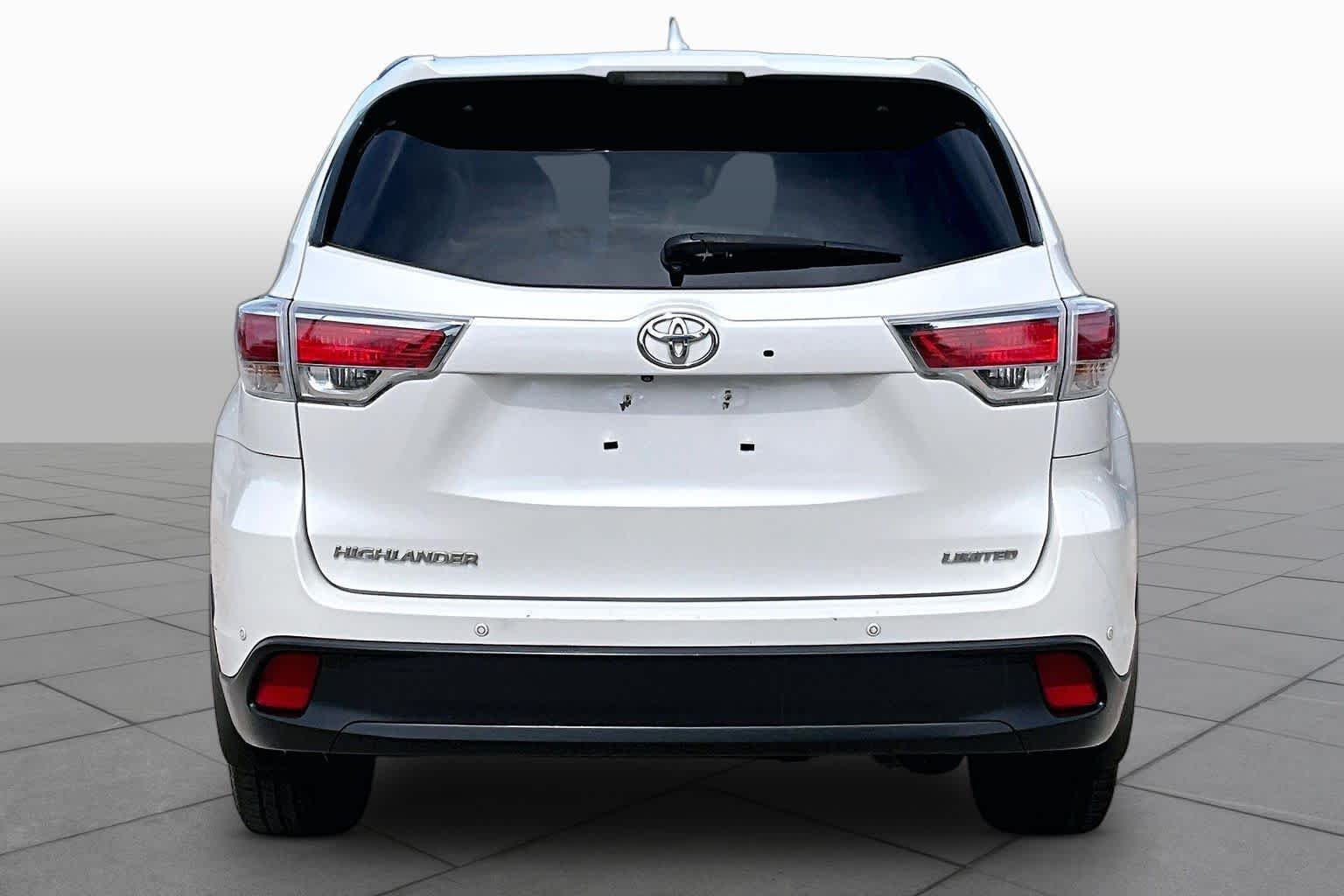 Used 2016 Blizzard Pearl Toyota Limited image 4