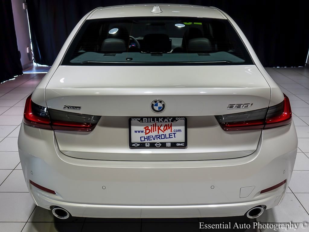 2025 BMW 3 Series 330i - Photo 8