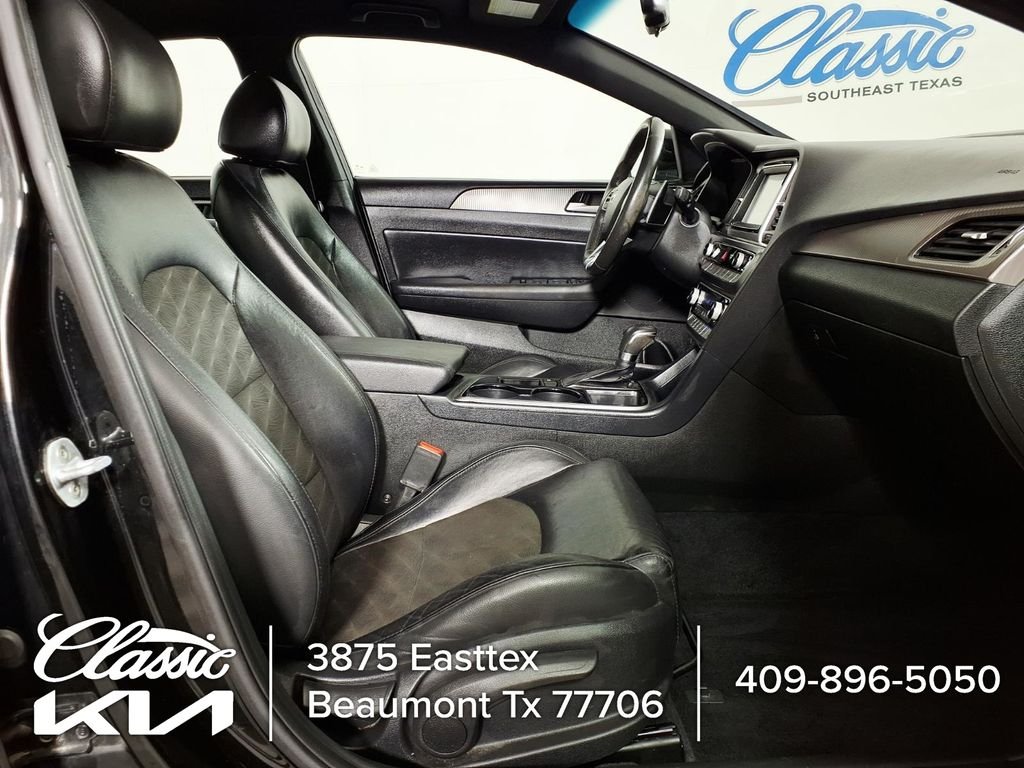 Used 2019 Black Hyundai Sport image 11