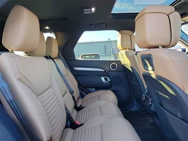 Used 2025 White Land Rover Dynamic se image 24