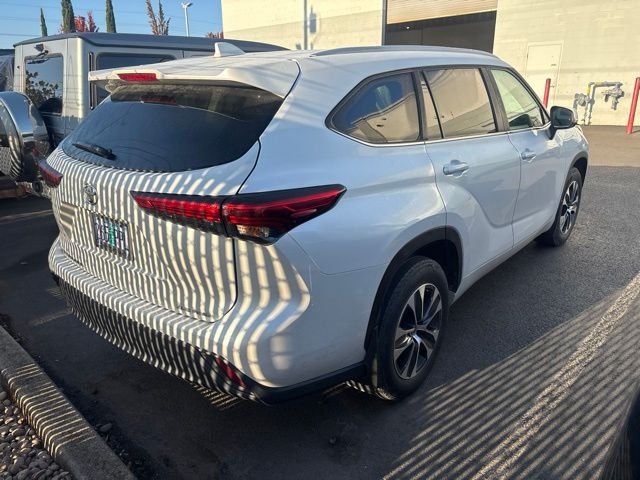 Used 2023 Beige Toyota XLE image 2