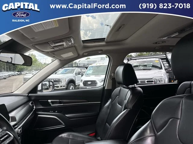 Used 2025 White Kia S image 22