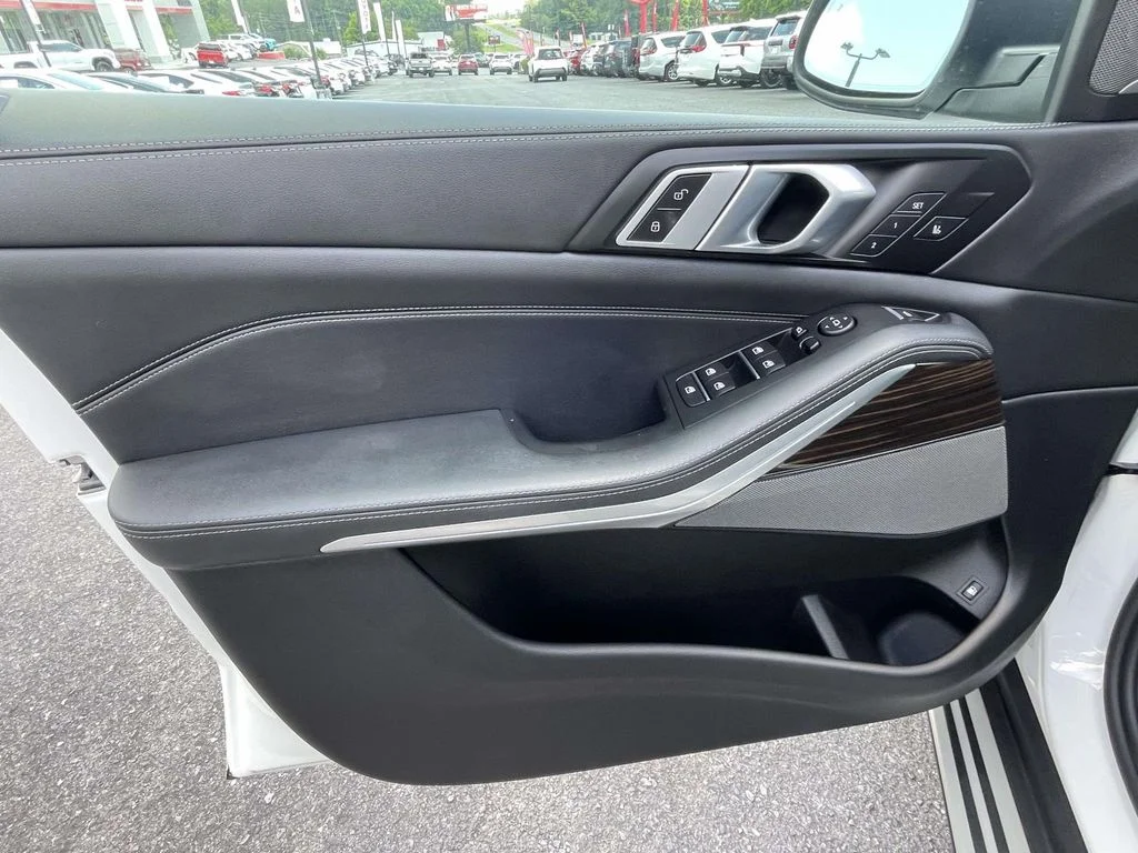 Used 2025 White BMW xDrive50e image 14