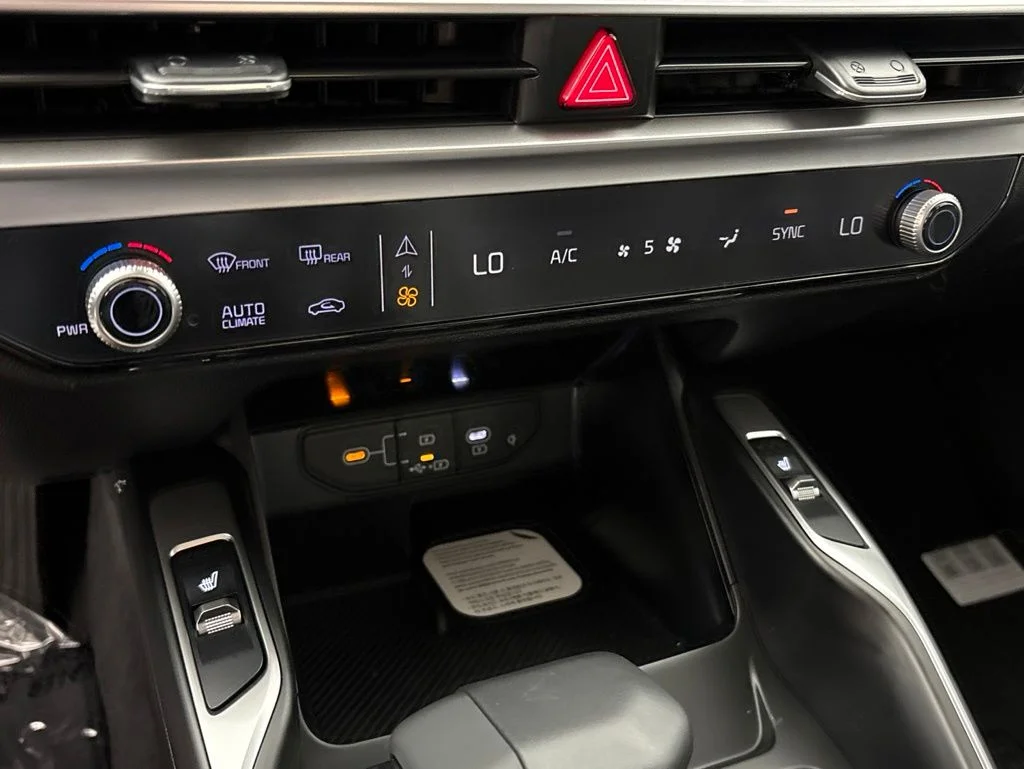New 2026 White Kia S image 38