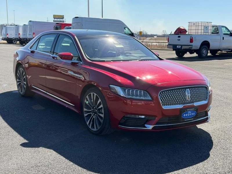 Used 2020 Red Carpet Lincoln Reserve image 3
