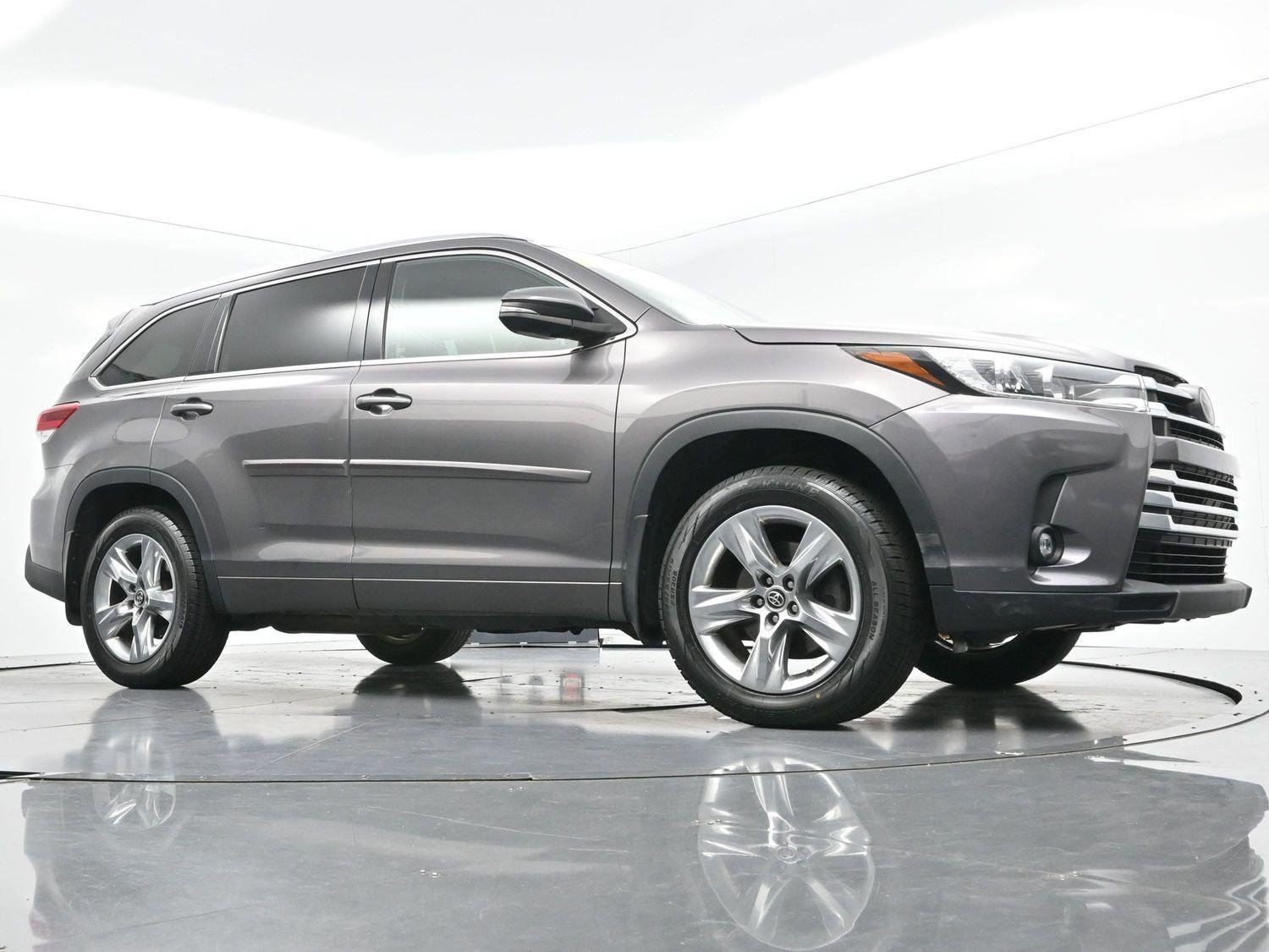 Used 2019 Predawn Gray Mica Toyota Limited image 53