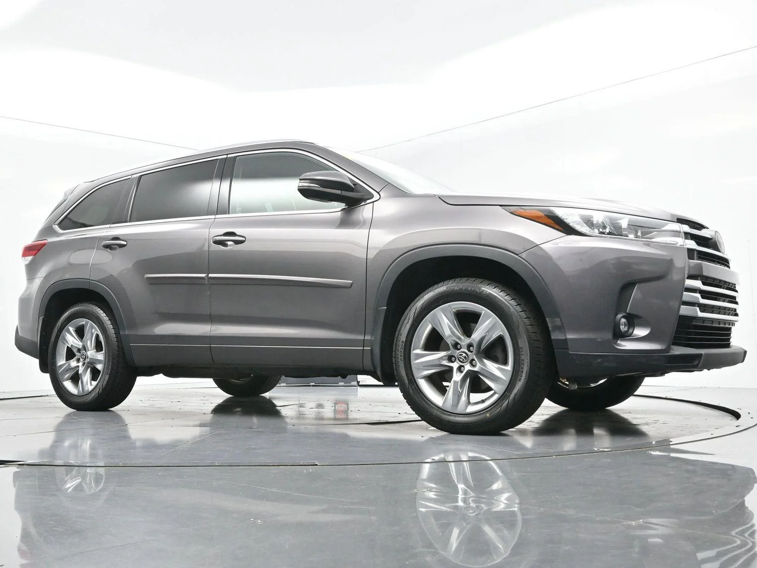 Used 2019 Predawn Gray Mica Toyota Limited image 53