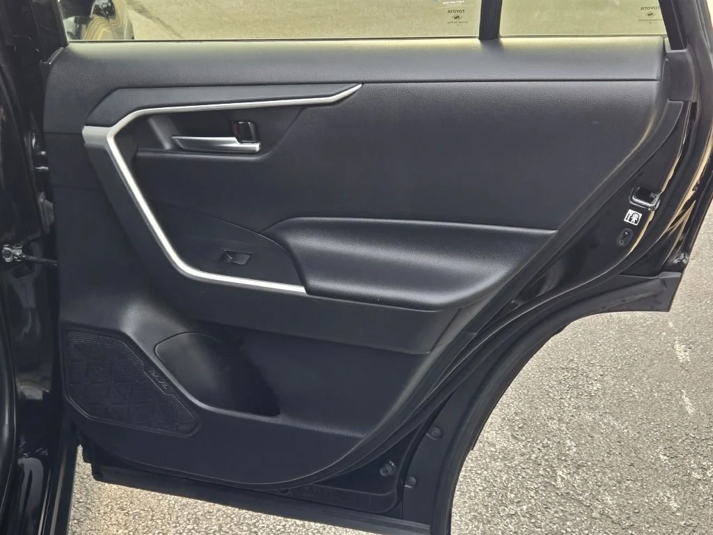 Used 2020 Black Toyota XLE image 9
