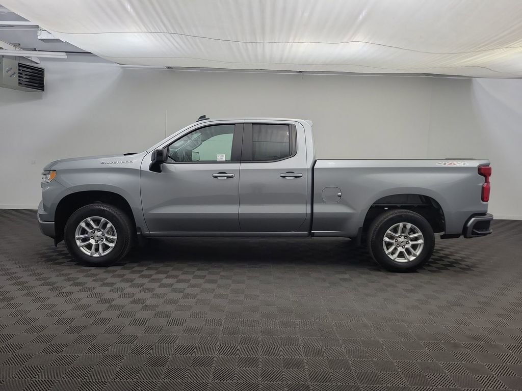 2024 Chevrolet Silverado 1500 RST photo 2