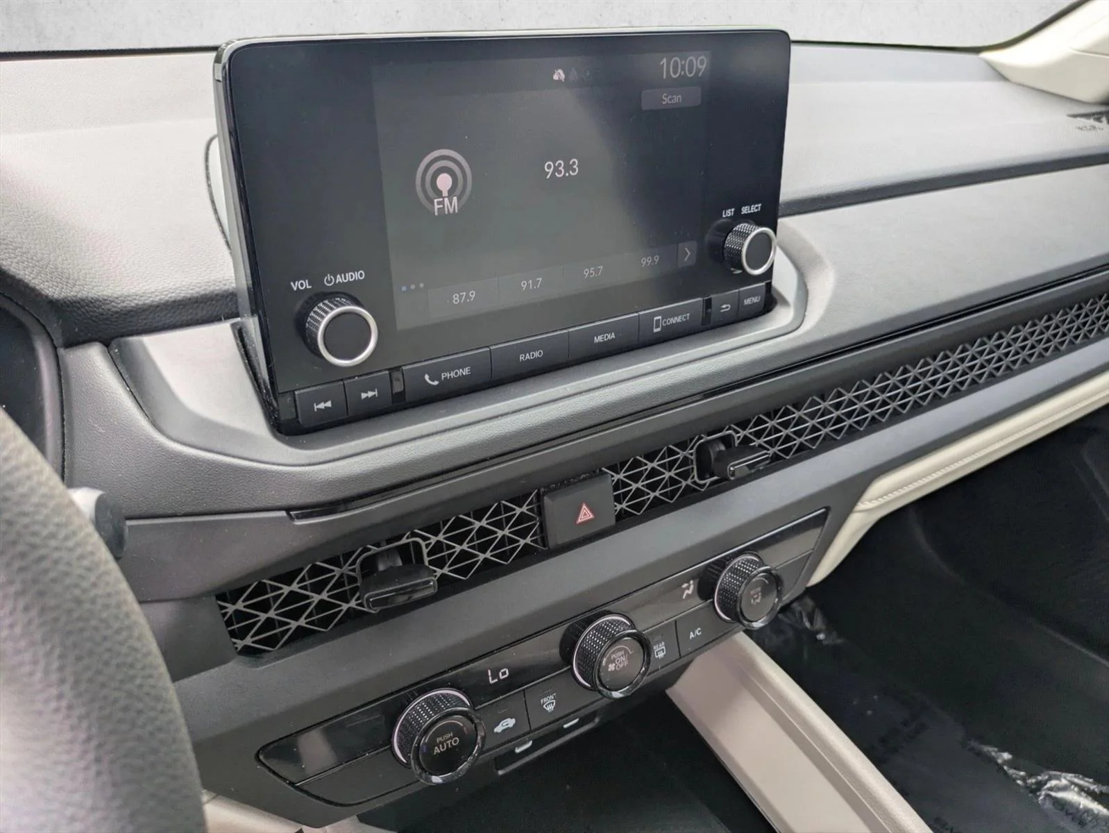 Used 2023 Platinum White Pearl Honda LX image 14