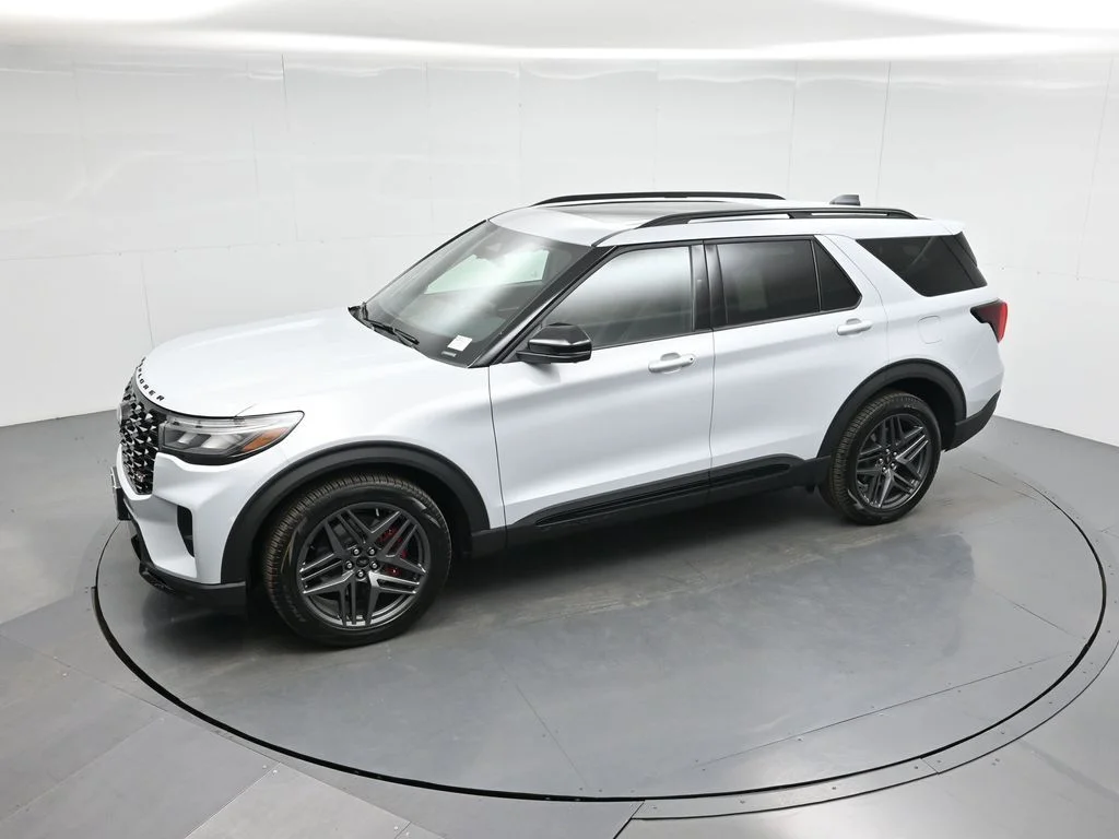 New 2026 Space White Metallic Ford ST image 42