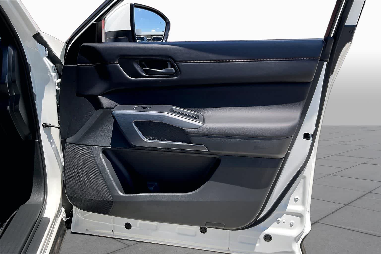 Used 2025 Glacier White Nissan Rock Creek image 22