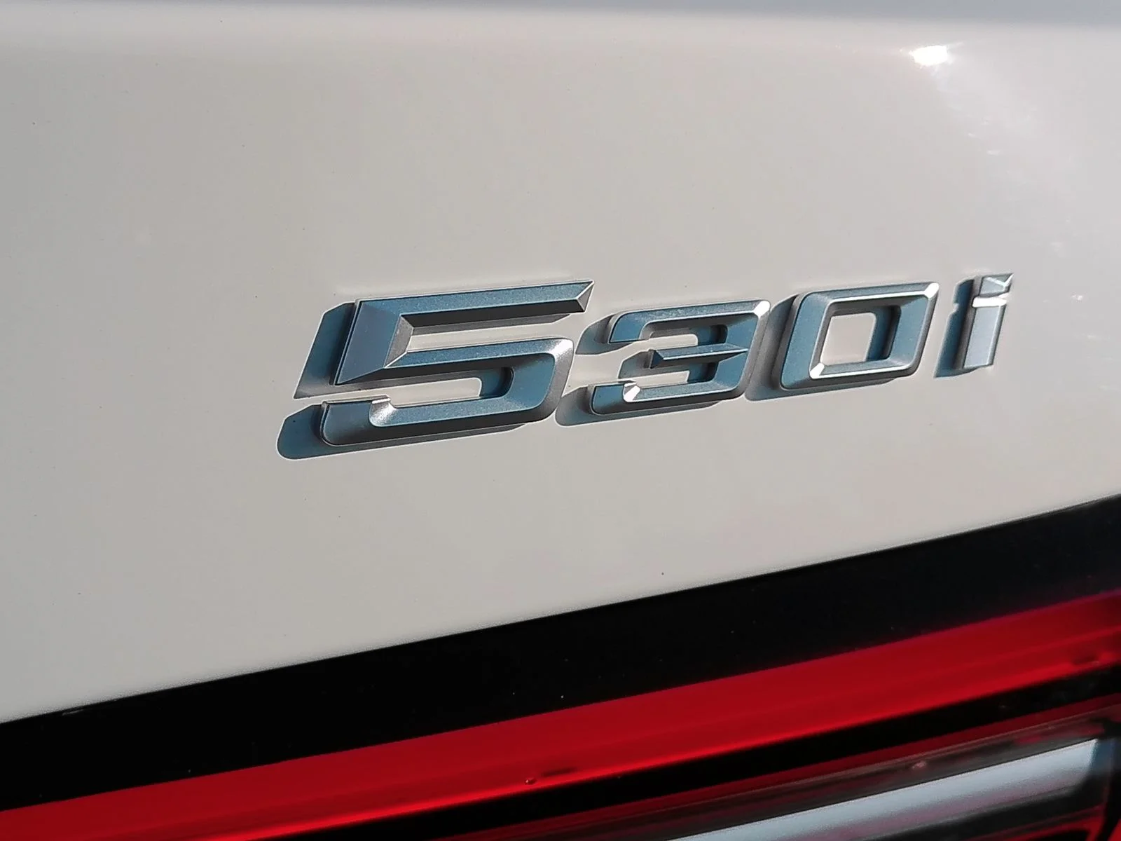 Used 2024 White BMW 530i xDrive image 32