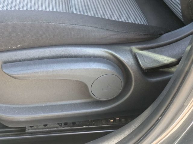 Used 2021 Gray Hyundai SE image 19