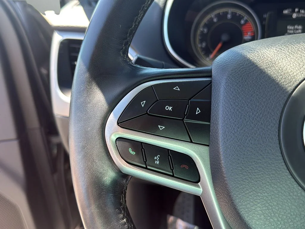 Used 2021 Gray Jeep Latitude Plus image 14