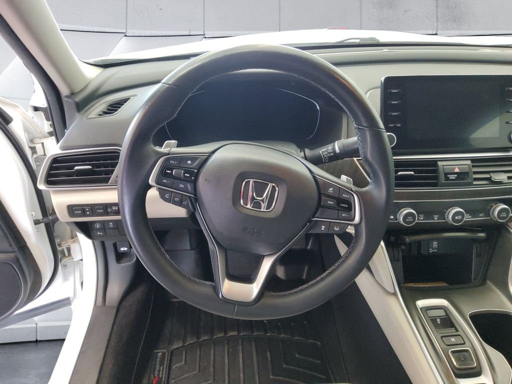 Used 2018  Honda Touring image 9