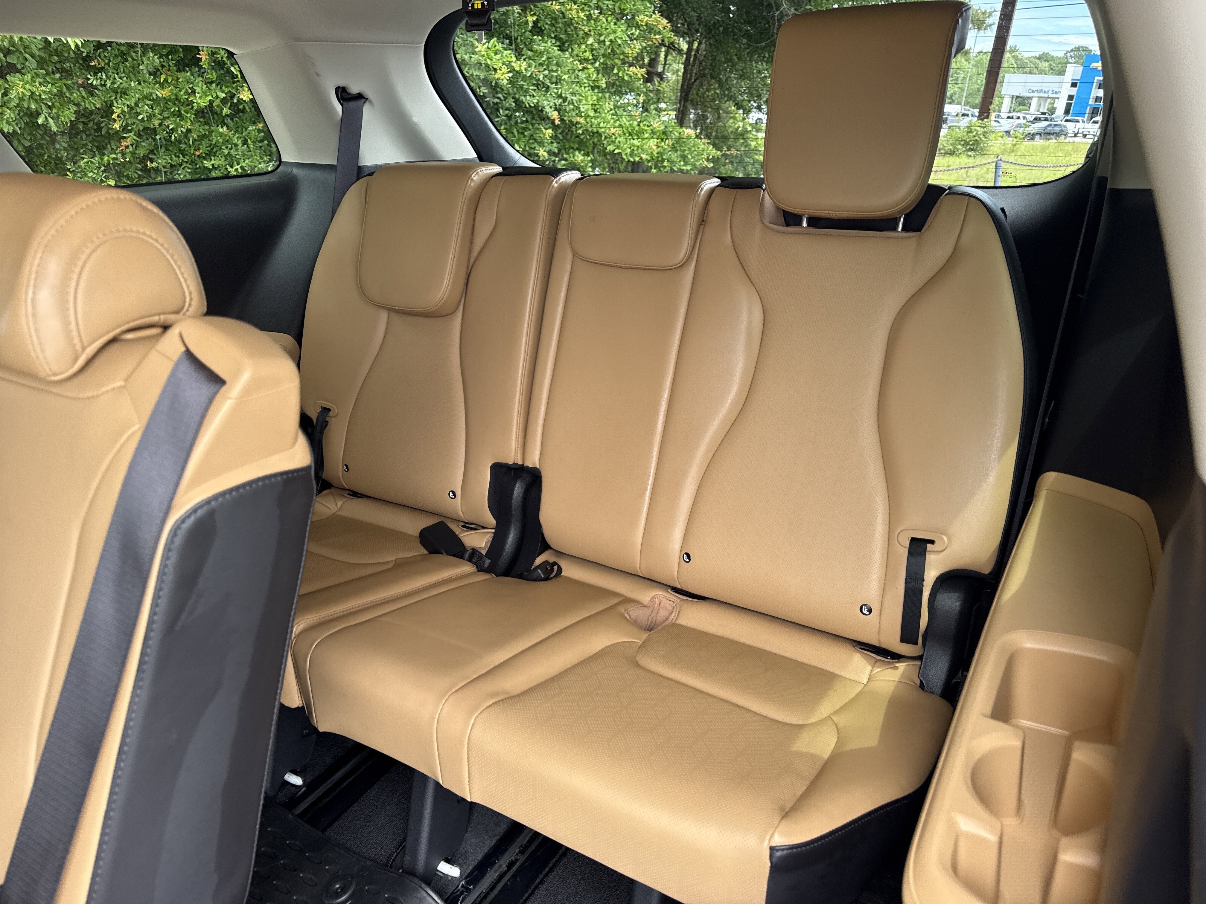Used 2024 Snow White Pearl Kia LX image 15