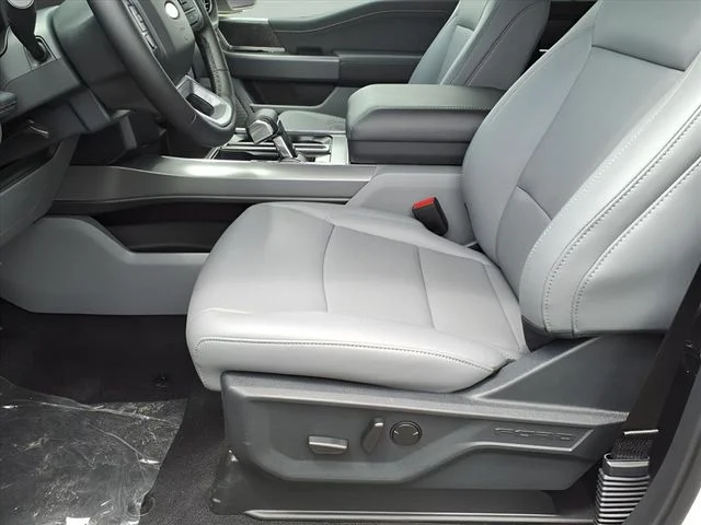 2025 Ford F-150 Lightning Flash - Photo 13