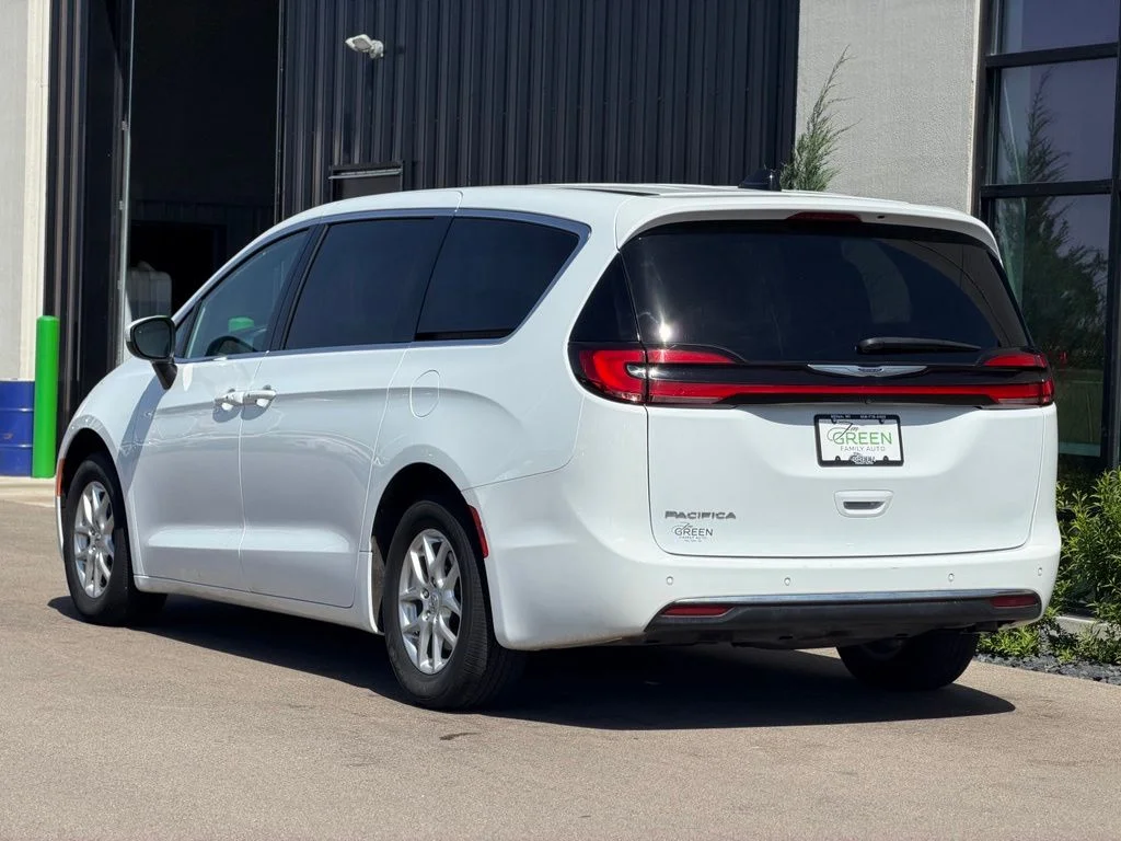 Used 2023 White Chrysler Touring image 3