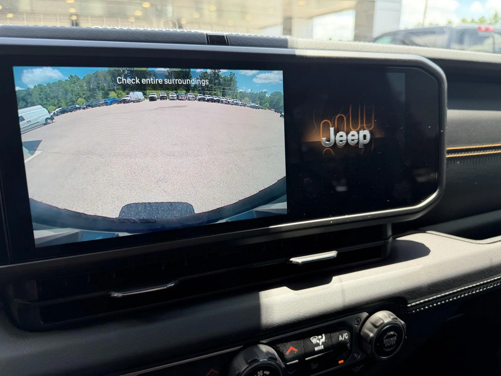 Used 2024 Earl Clearcoat Jeep Sahara image 12
