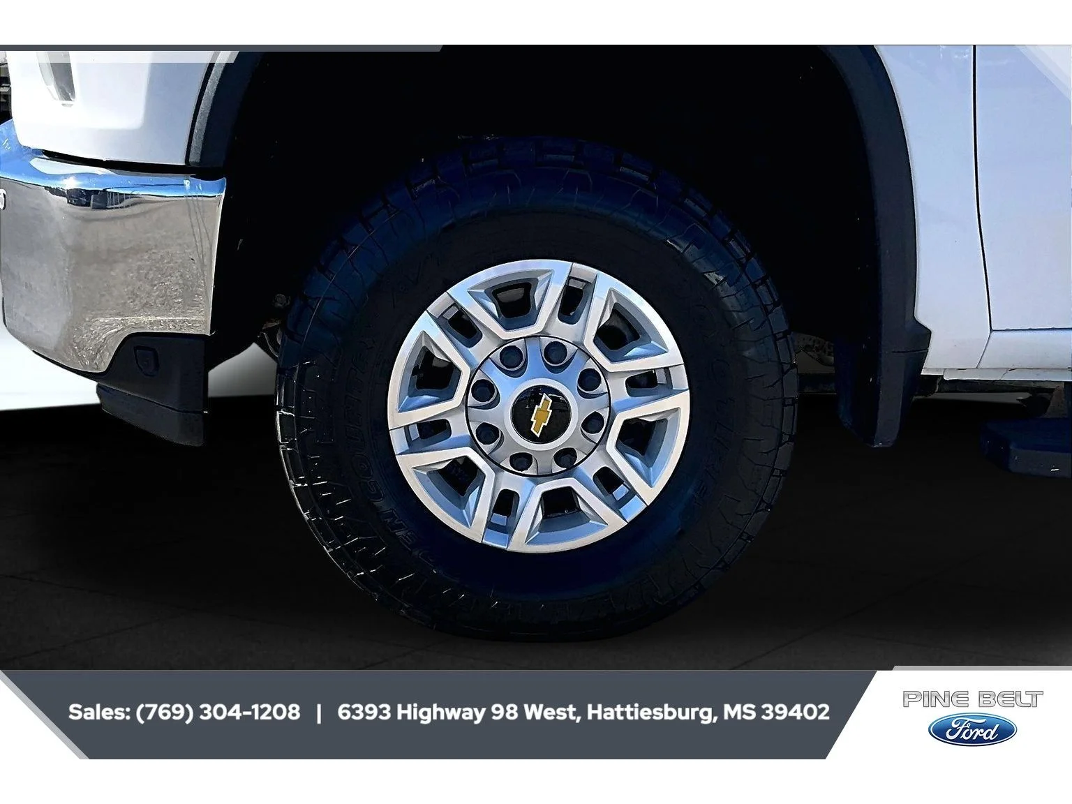 Used 2021 Summit White Chevrolet LT image 7