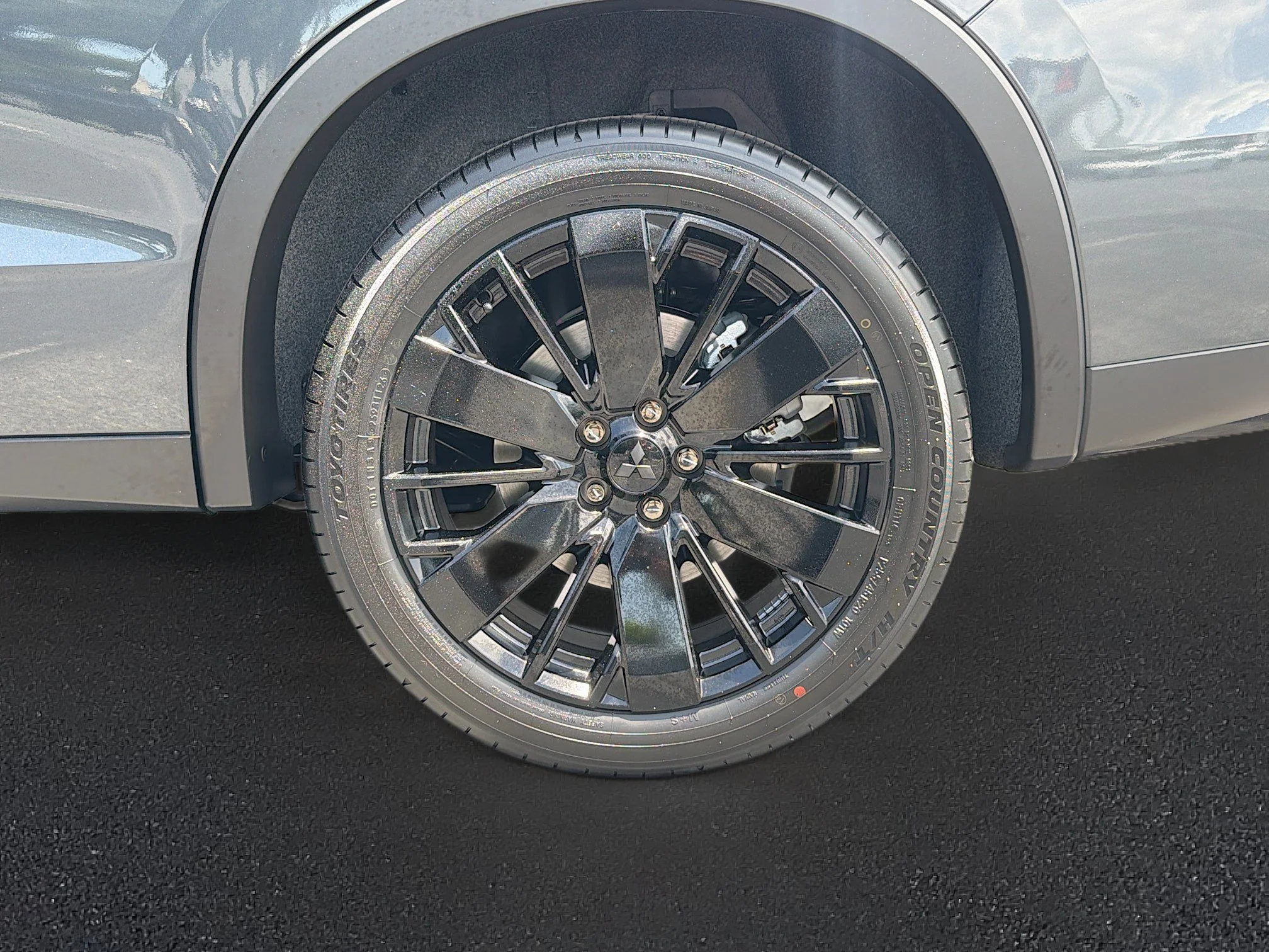 New 2026 Graphite Gray Mitsubishi LE 1.5T 2WD image 30
